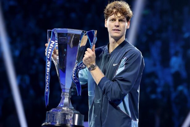 Jannik Sinner vince alle ATP di Torino: "La mia famiglia sa quanti sacrifici abbiamo fatto" 13