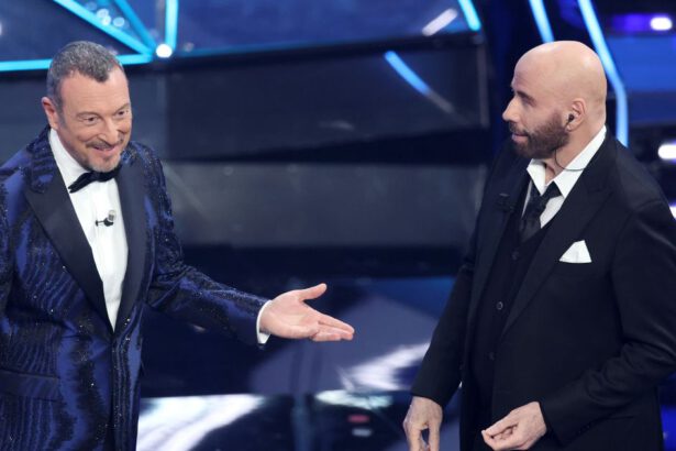 Caso Travolta, per Selvaggia Lucarelli e Codacons è pubblicità occulta 13