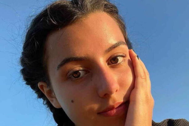 Jolanda Renga e il suo romanzo: "Basta essere figlia di. A scuola mi hanno sempre emarginata" 13