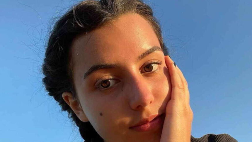 Jolanda Renga e il suo romanzo: "Basta essere figlia di. A scuola mi hanno sempre emarginata" 2 Jolanda Renga e il suo romanzo: "Basta essere figlia di. A scuola mi hanno sempre emarginata" 1