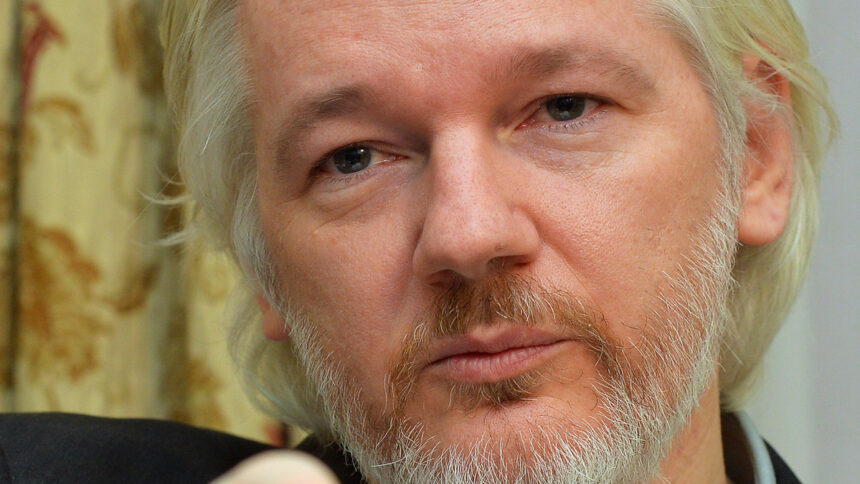 Julian Assange libero, di cosa era accusato, quanti anni di carcere e perché esce ora 2 Julian Assange libero, di cosa era accusato, quanti anni di carcere e perché esce ora 1