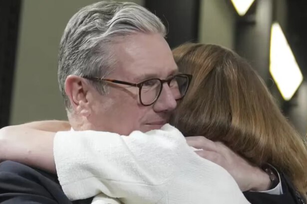 Keir Starmer, il Regno Unito ha un nuovo premier: "Riporterò la politica al servizio del pubblico" 11