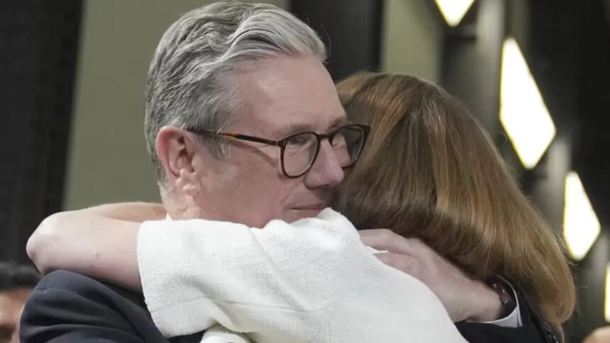 Keir Starmer, il Regno Unito ha un nuovo premier: "Riporterò la politica al servizio del pubblico" 2 Keir Starmer, il Regno Unito ha un nuovo premier: "Riporterò la politica al servizio del pubblico" 1