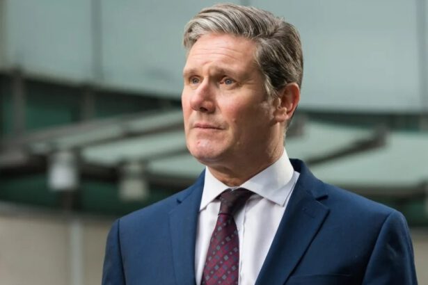 Chi è Keir Starmer, il leader laburista che potrebbe diventare il nuovo premier del Regno Unito 15