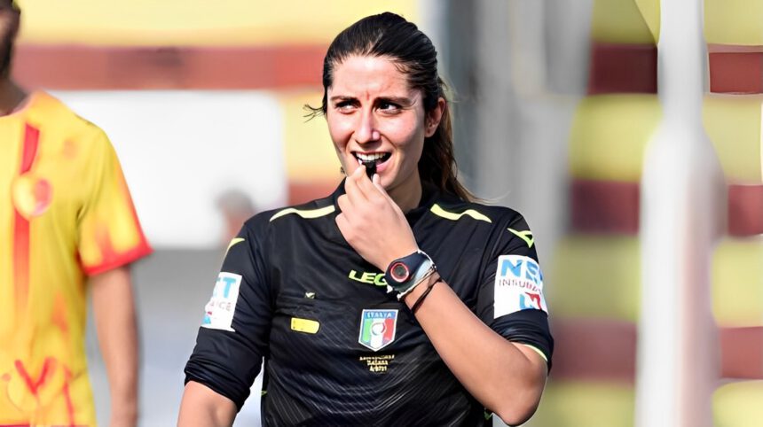Chi è l'arbitra Cristiana Laraspata, che ha soccorso tifoso colto da malore: "Ho fatto di tutto" 1