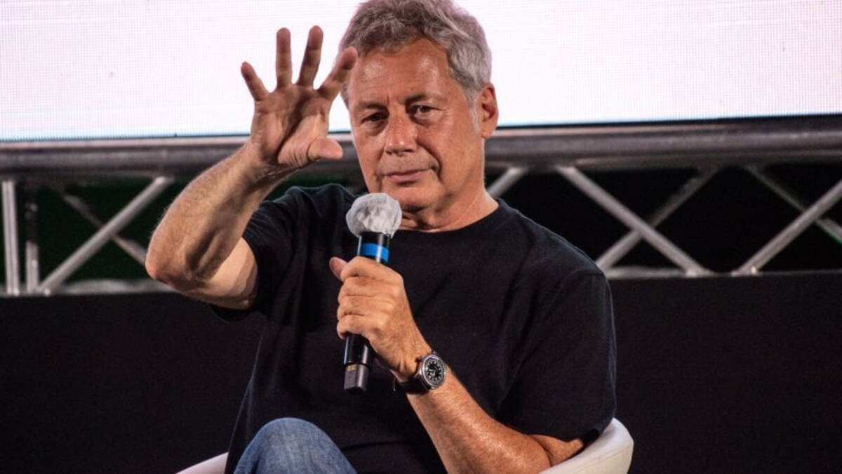 Leucemia, l'ematologo di Alessandro Baricco: "Dopo il trapianto le probabilità di guarire sono alte" 13