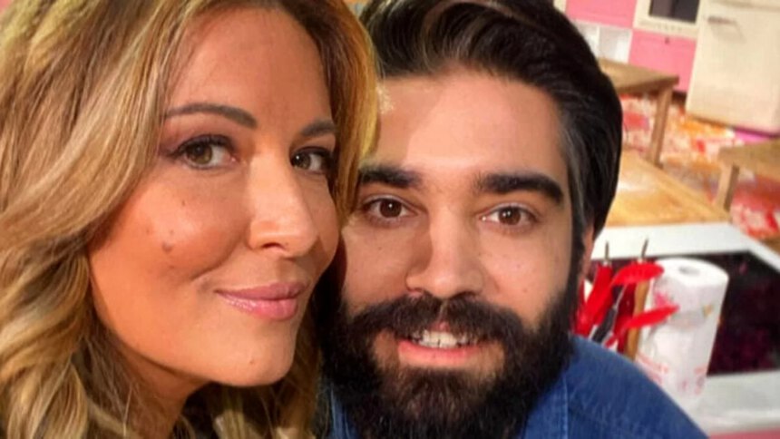 Chi è Lorenzo Biagiarelli, compagno della Lucarelli e concorrente a Ballando con le stelle 2 Chi è Lorenzo Biagiarelli, compagno della Lucarelli e concorrente a Ballando con le stelle 1