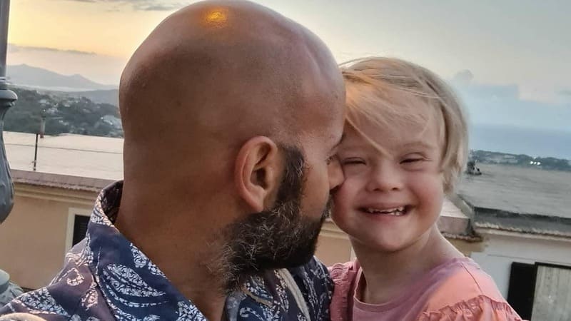 Trapanese, padre single e gay, a Meloni: “Peccato non sei venuta a conoscere me e Alba” 3 luca-trapanese-alba