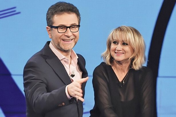 Luciana Littizzetto: "Ho iniziato dalla latteria dei miei, facevo spettacoli per un solo tavolo. Con Fazio? Siamo fratelli" 19