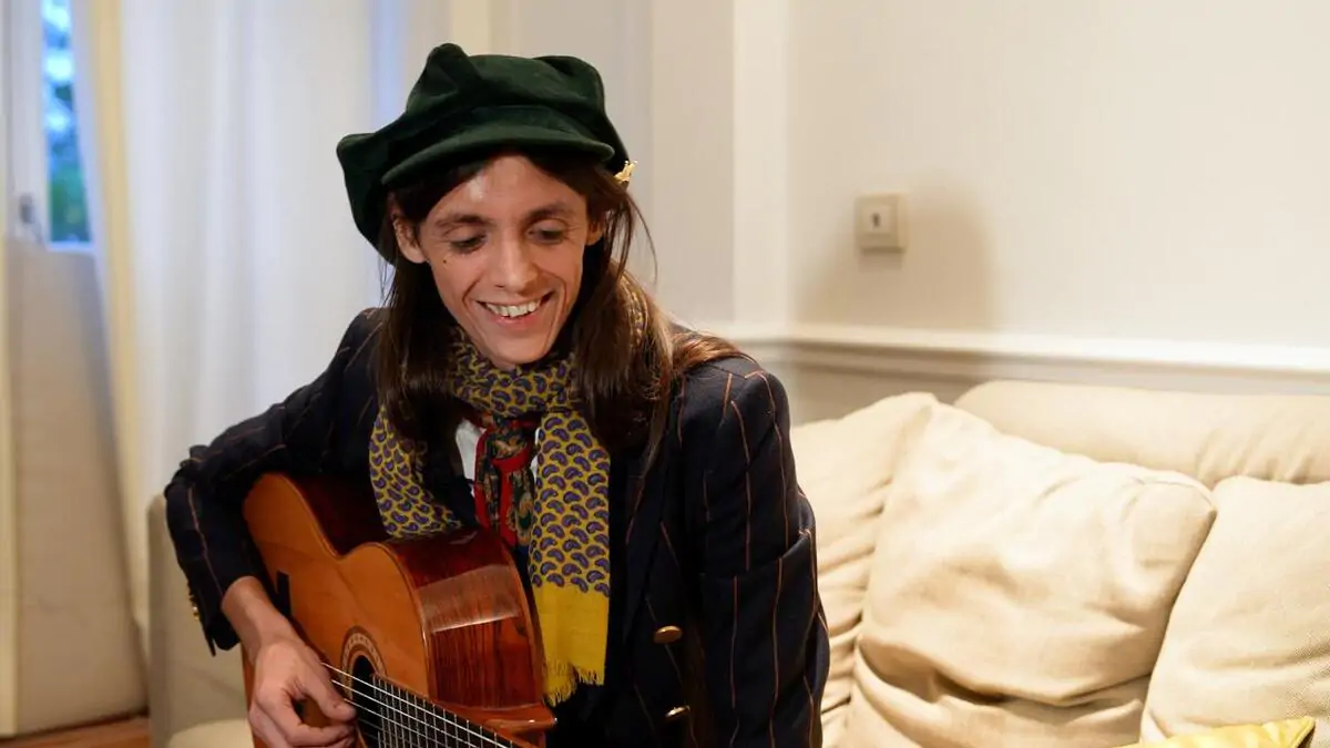 La canzone di Lucio Corsi come terapia: bambino con mutismo selettivo riesce a cantarla 1