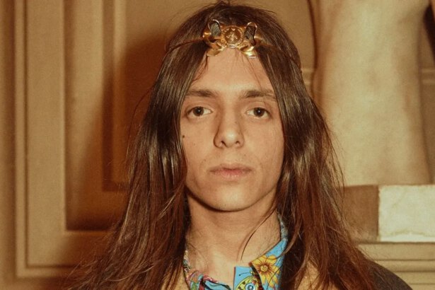 Lucio Corsi, cosa faceva prima di Sanremo? È stato modello per Gucci nel 2018 18