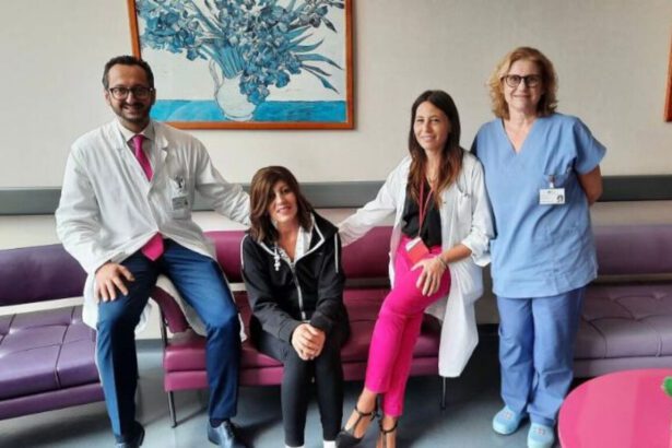 Mamma con tumore ovarico in stadio avanzato salvata dopo intervento di 10 ore: "Forte e combattiva" 7