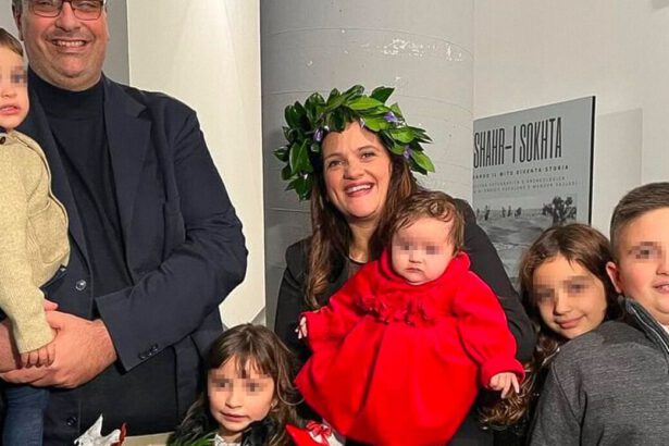 Mamma di 5 figli festeggia quinta laurea: "Studiare e fare una famiglia si può" 11