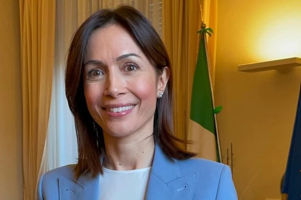 Mara Carfagna, chi è l'ex showgirl oggi ministro per il Sud e la coesione territoriale 74