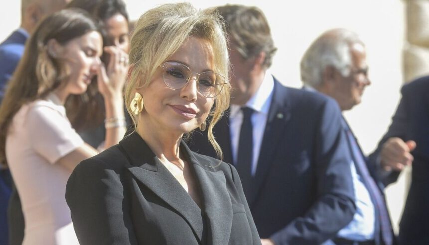 Marina Berlusconi riceve la nomina di Cavaliere del Lavoro: "Lo dedico a mio padre" 2 Marina Berlusconi riceve la nomina di Cavaliere del Lavoro: "Lo dedico a mio padre" 1