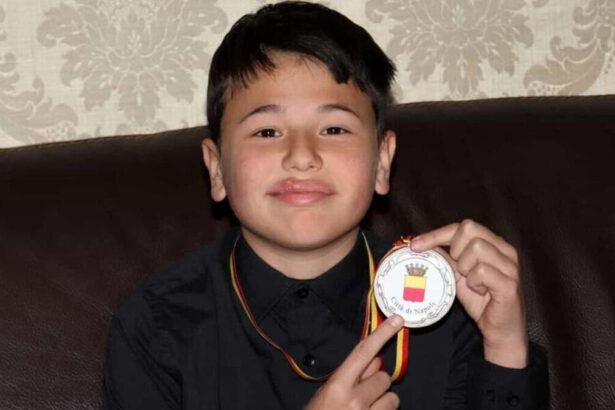 Chi è Mario Di Leva, protagonista della fiction “Resta con me” 7