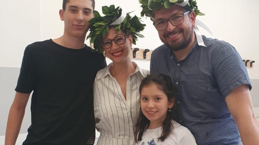 Marito e moglie si diplomano insieme a 40 anni: “Emoziote l’esame davanti ai nostri figli” 1