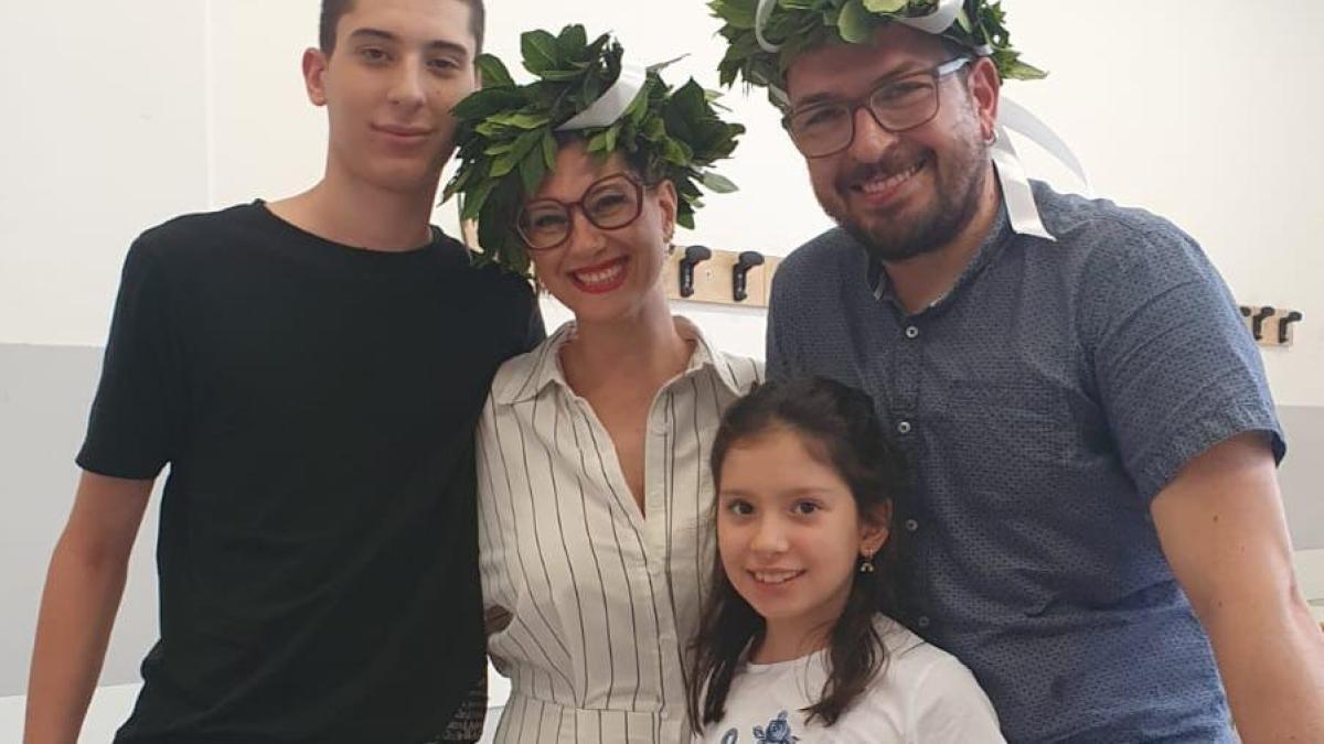 Marito e moglie si diplomano insieme a 40 anni: “Emoziote l’esame davanti ai nostri figli” 17