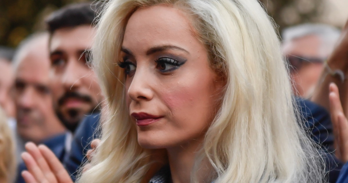 È scontro tra Fascina e i figli di Berlusconi: "Sfrattata da Arcore e ridotta l'eredità" 17