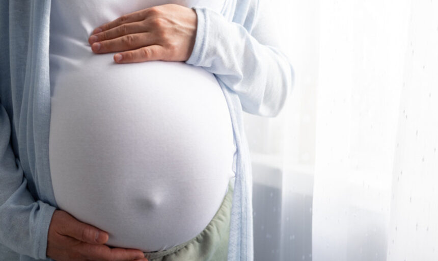 Da lunedì 18 la maternità surrogata diventerà reato universale anche per gli italiani all’estero 1