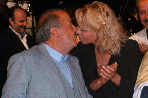 La reazione di Maria De Filippi alla morte di Costanzo: "Provata, scioccata e basita" 7