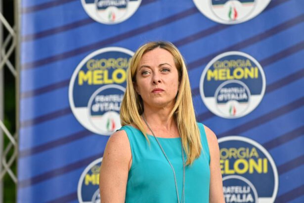 Meloni attacca il Reddito di cittadiza: “Ha fallito, lo aboliremo. I soldi vadano alle imprese” 15