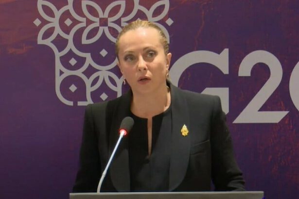 Meloni: "G20 un successo. Italia all'avanguardia con capo di governo donna" 10