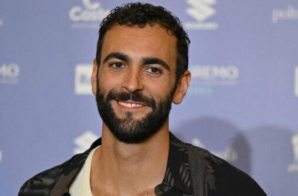 Cos'è il dismorfismo corporeo di cui soffre Mengoni: "Difficile accettare che mi vedano bello" 14
