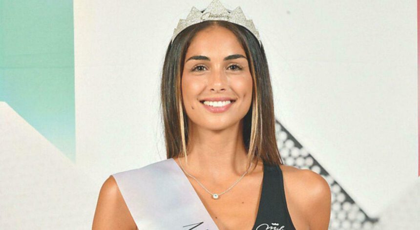 Chi è Ofelia Passaponti, l'anticonvenzionale Miss Italia 2024 che ama studiare 2 Chi è Ofelia Passaponti, l'anticonvenzionale Miss Italia 2024 che ama studiare 1