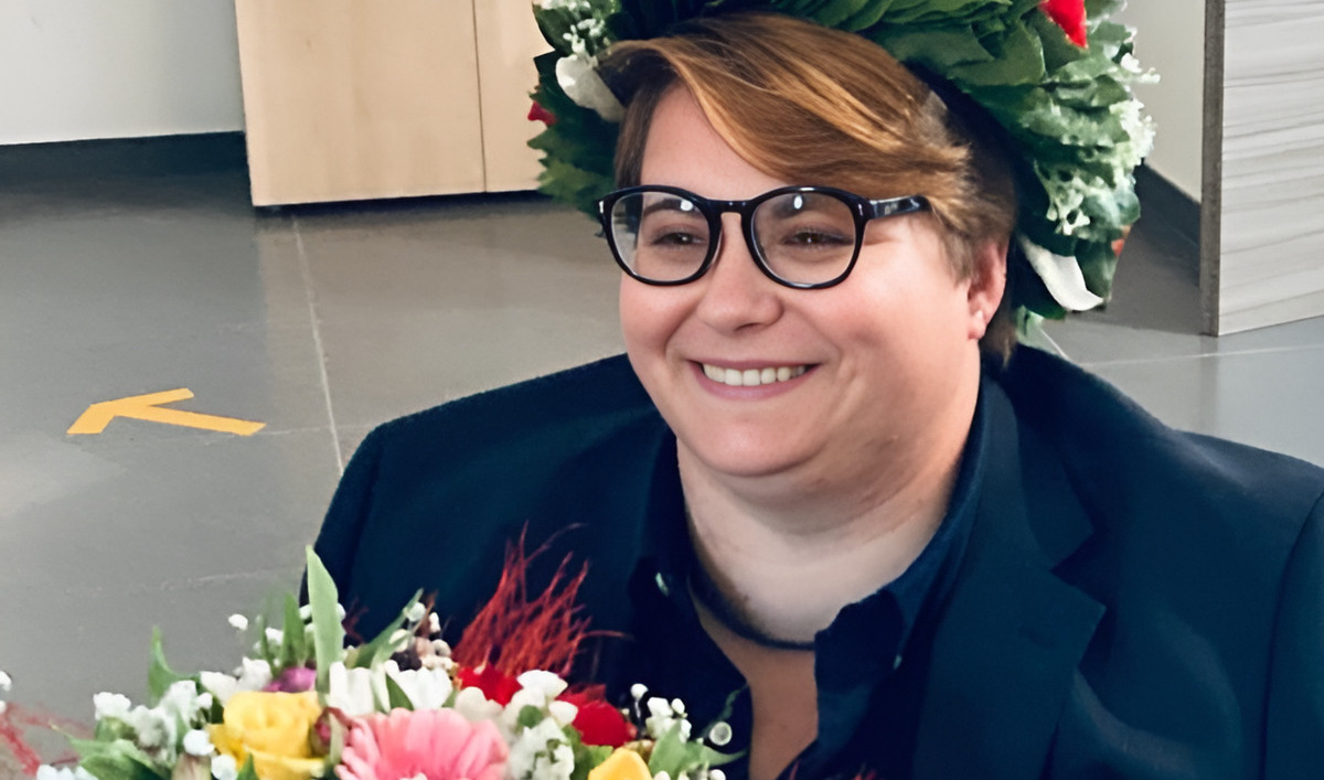 Non può né leggere né scrivere a causa di una malattia, ora si laurea per la 3° volta 19