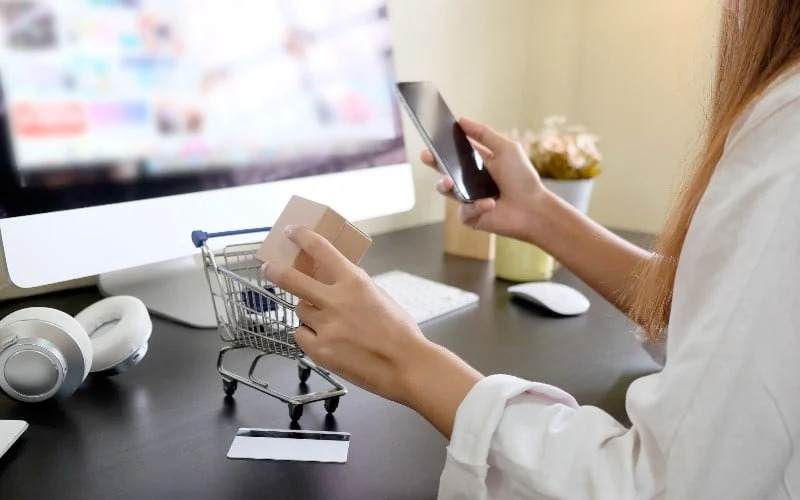 Aprire un'attività online o un negozio fisico? 1