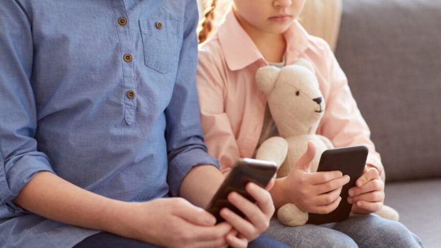 “NeoConnessi”, cos’è il progetto per proteggere i bambini che navigano in rete 2 “NeoConnessi”, cos’è il progetto per proteggere i bambini che navigano in rete 1