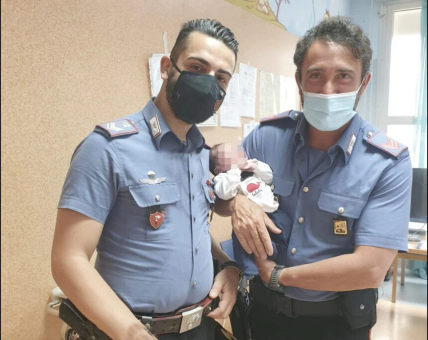 Neonato abbandonato in una cesta e trovato dai Carabinieri: "Sta bene, si chiamerà Germano" 1