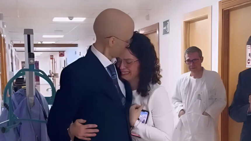 Nozze in corsia tra paziente terminale e la sua compagna: "Viviamo ogni giorno come fosse l'unico" 1