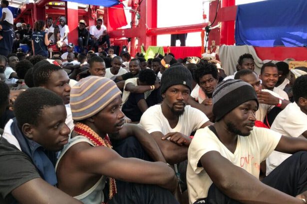 Ocean Viking, il ping pong Italia- Francia dei 123 migranti respinti 20