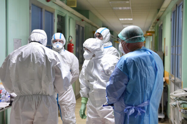 Impennata casi Covid, +50% in una settimana con 55mila casi al giorno: "Sottovalutiamo il virus" 14