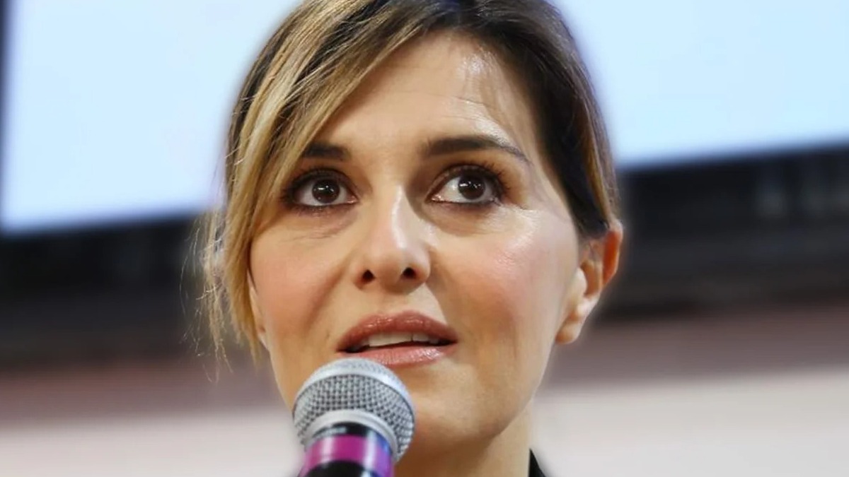 Paola Cortellesi alla Camera: qual è il suo messaggio ai ragazzi e sull'amore? 17