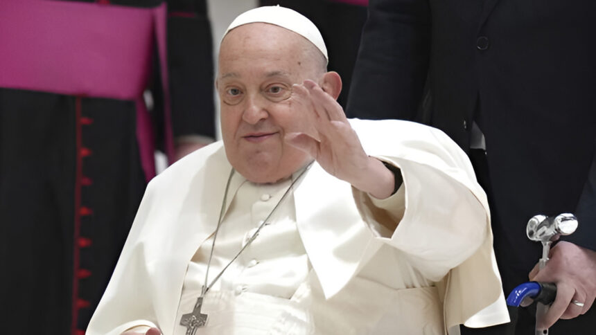 Papa Francesco, nuovo bollettino medico: "Notte tranquilla, continua a lavorare" 1