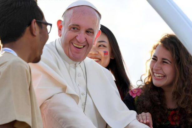 Papa Francesco: "I giovani precari e sottopagati. Ridiamogli dignità, investiamo energie e risorse" 11