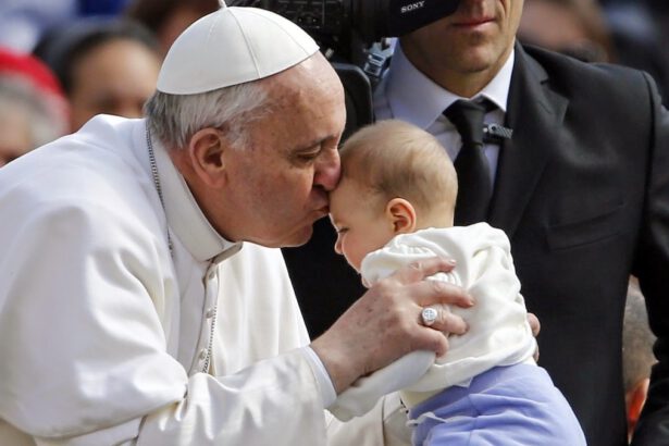 Papa Francesco sta cercando di cambiare mentalità: come sarà la Chiesa del futuro? 18