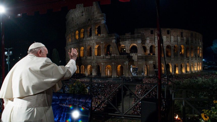 Via Crucis, Papa Francesco scrive per la prima volta le meditazioni: il messaggio va a donne, bambini ed haters 1
