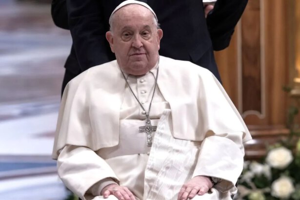 Papa Francesco si dimetterà? Tutte le ipotesi in Vaticano 15