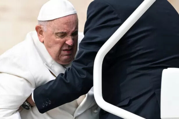 La bomba di Dagospia: "Papa Francesco ha avuto un infarto e dovrà operarsi" 19