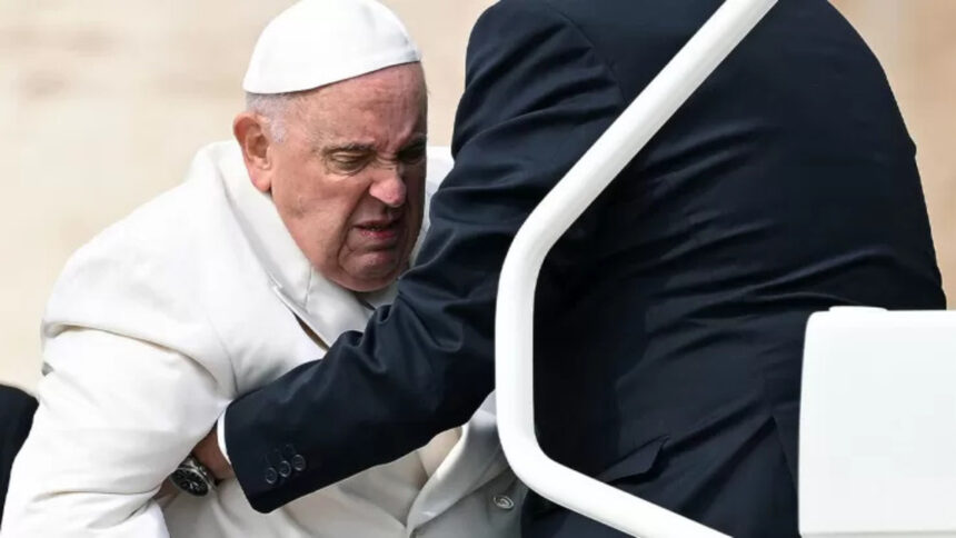 La bomba di Dagospia: "Papa Francesco ha avuto un infarto e dovrà operarsi" 2 La bomba di Dagospia: "Papa Francesco ha avuto un infarto e dovrà operarsi" 1