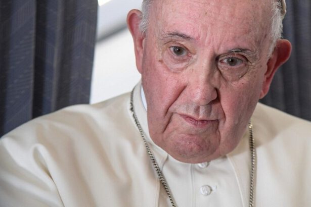 Papa Francesco al Gemelli: "Ha fatto colazione, serve solo riposo" 6