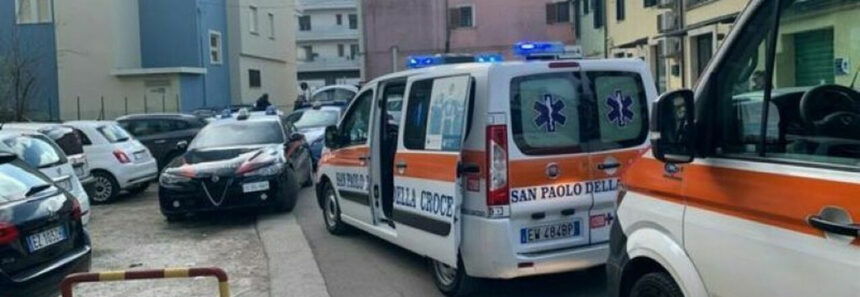 Cassino, donna si lancia dalla finestra: passanti le fanno da cuscino umano e la salvano 1