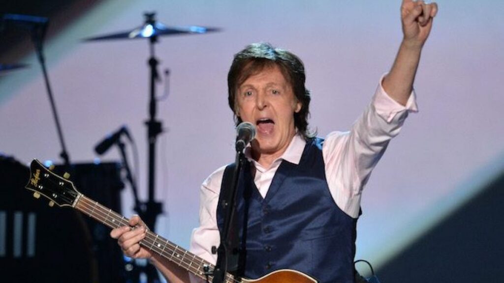 Paul McCartney rassicura i fan: "Non abbiamo clonato la voce di John con l'AI. I Beatles suoo dal vivo" 3