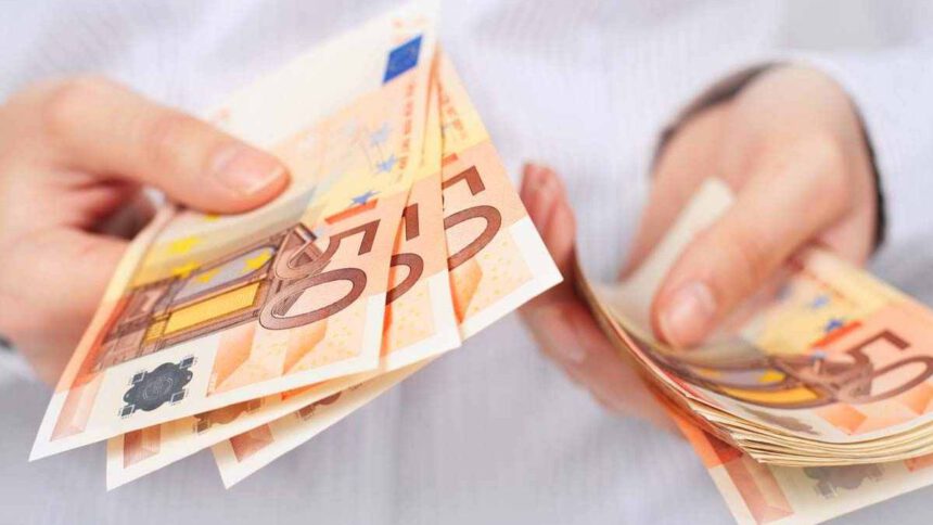 Pensione a 64 anni con fondi complementari: cosa cambia nel 2025? 2 Pensione a 64 anni con fondi complementari: cosa cambia nel 2025? 1