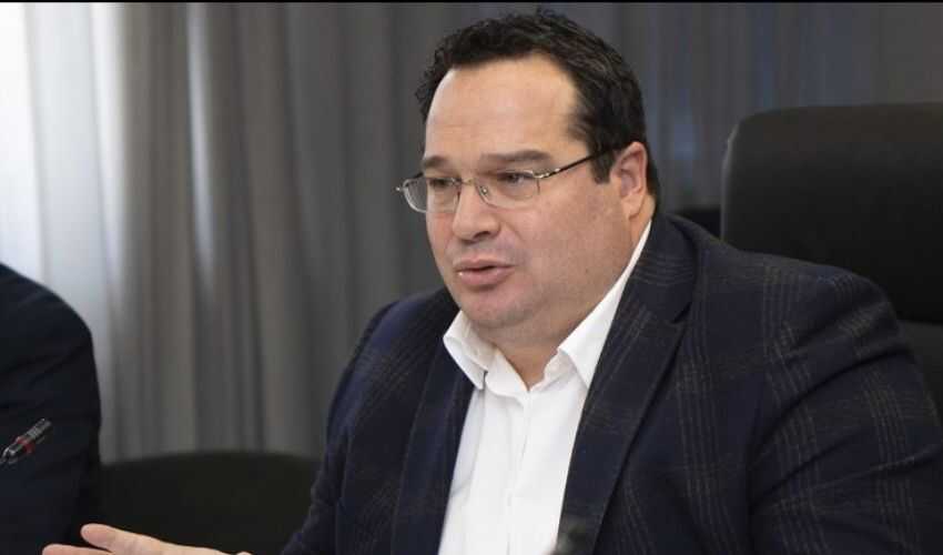 Pensione a 64 anni con fondi complementari: cosa cambia nel 2025? 4 Pensione a 64 anni con fondi complementari: cosa cambia nel 2025? 3