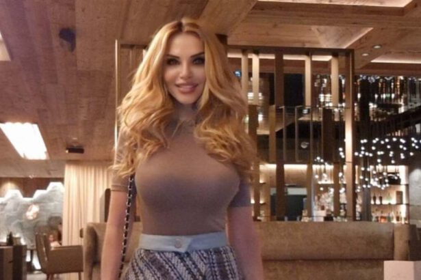 Passa la notte con la pornostar Blueangy e trova il video sul web: "Ha il terrore di essere riconosciuta" 14